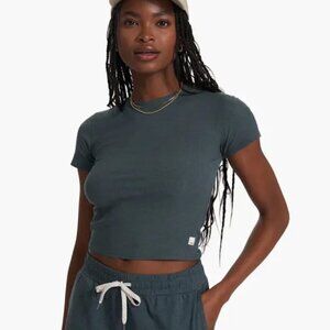 Vuori Pose Fitted Tee in Laurel Heather - Large